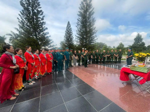 BAN QUẢN LÝ NGHĨA TRANG THÀNH PHỐ ĐỒNG NAI  PHỐI HỢP HỘI HỖ TRỢ GIA ĐÌNH LIỆT SĨ THÀNH PHỐ ĐỒNG NAI  TỔ CHỨC LỄ CẤT BỐC VÀ TIỄN ĐƯA HÀI CỐT  LIỆT SĨ HOÀNG THỦY THANH VỀ QUÊ HƯƠNG