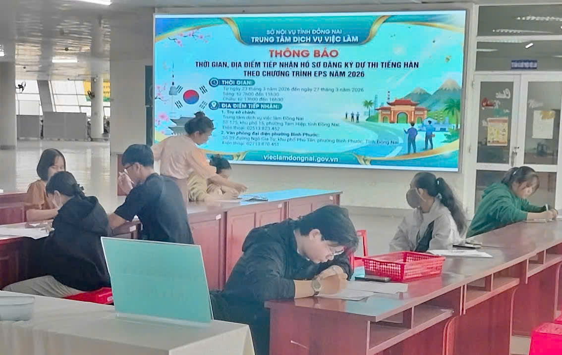 Description: C:\Users\chidtp\Desktop\Hinh\gen-n-z7662552631641_b67d59a1ea40f48a74efde6dfb040293.jpg